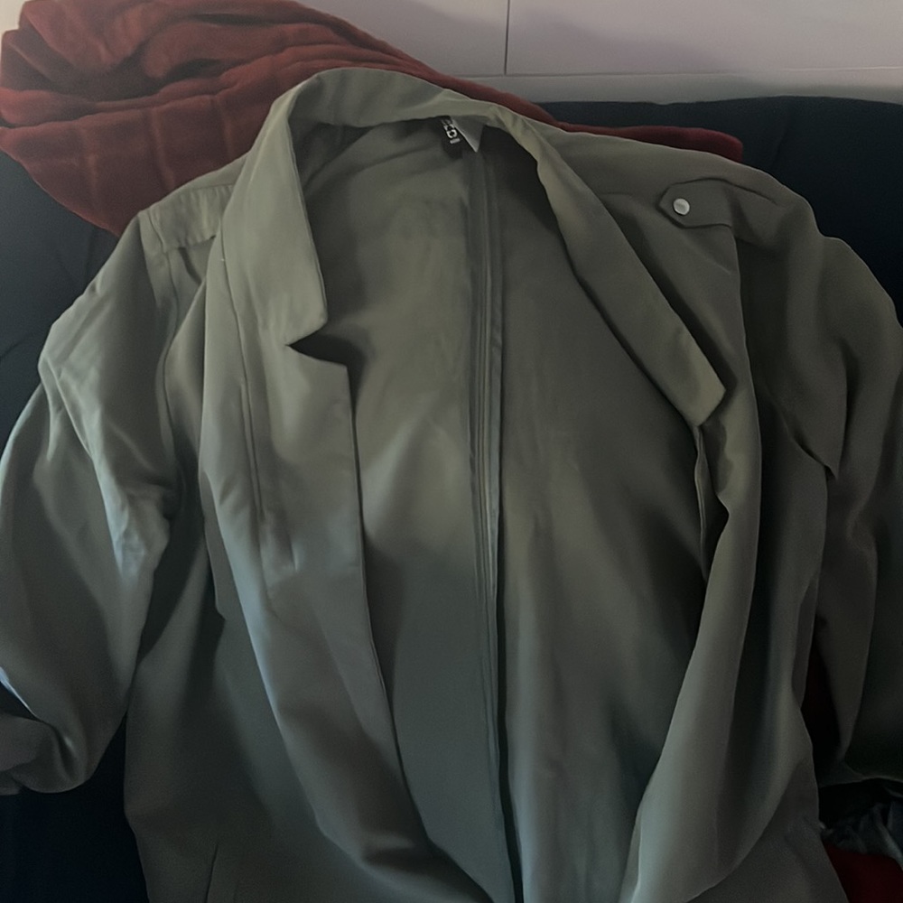 Cardigan - Picture 2 of 3